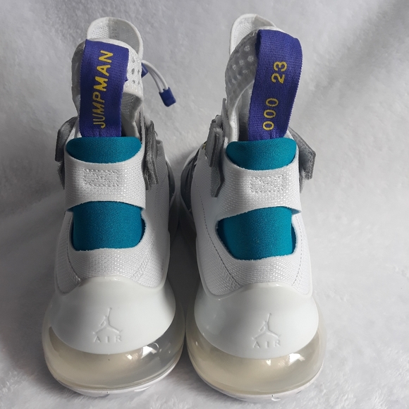 Nike Air Jordan Latitude 720 - Picture 2 of 6